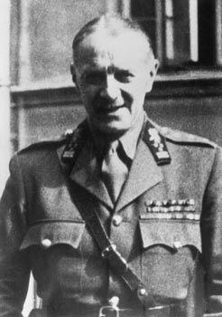 Generaal Daufresne de la Chevalerie, bevelhebber van de "Landmacht"
